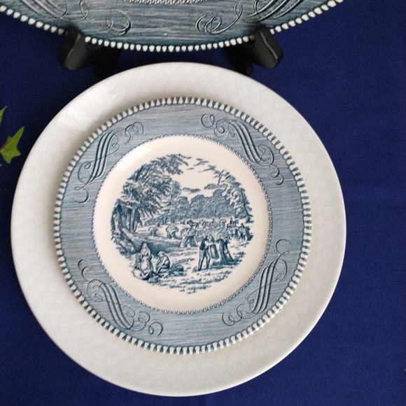 CURRIER & IVES 3 Bundle Dinner Table Plates - Picture 2 of 16